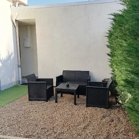 Apartment Meublee Independant 1 *