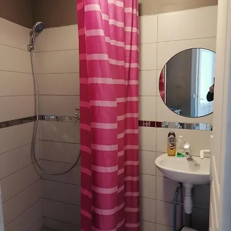 Meublee Avec Sanitaires Douche Kitchenette Appartement *