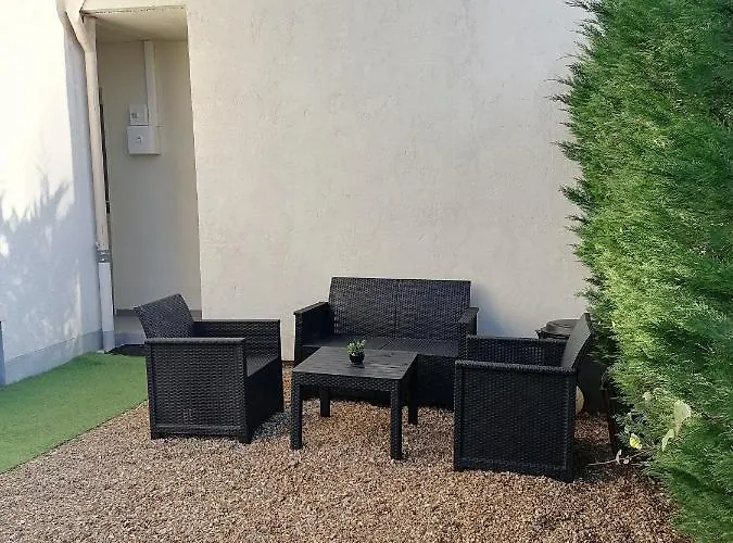 Appartement Meublee Independant 1 *